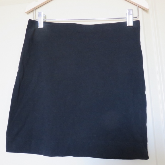 SOLD H&M Basics Black Skirt NWOT - Picture 1 of 2